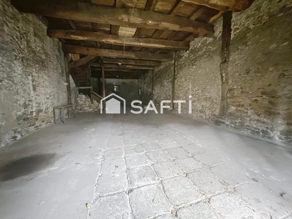 Immeuble de 450 m2 à rénover Avec 2 garages en RDC