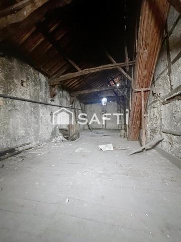 Immeuble de 450 m2 à rénover Avec 2 garages en RDC