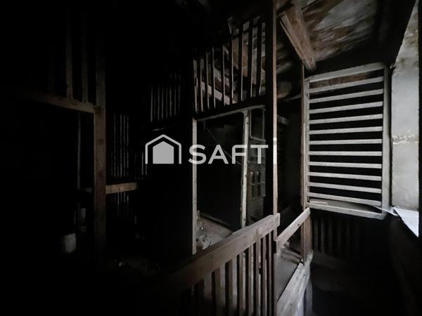 Immeuble de 450 m2 à rénover Avec 2 garages en RDC