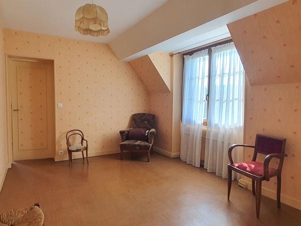 MAISON AVEC DÉPENDANCES À VENDRE À VILLENTROIS