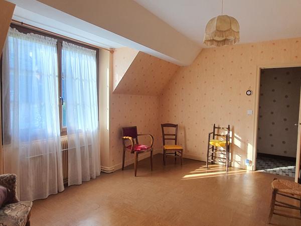 MAISON AVEC DÉPENDANCES À VENDRE À VILLENTROIS