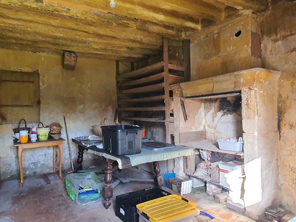 MAISON AVEC DÉPENDANCES À VENDRE À VILLENTROIS