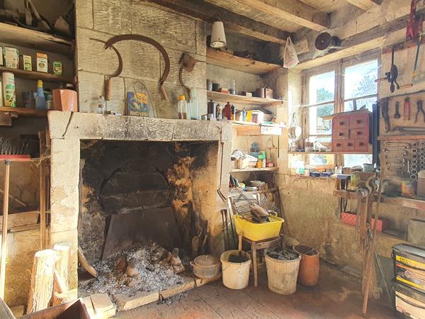 MAISON AVEC DÉPENDANCES À VENDRE À VILLENTROIS