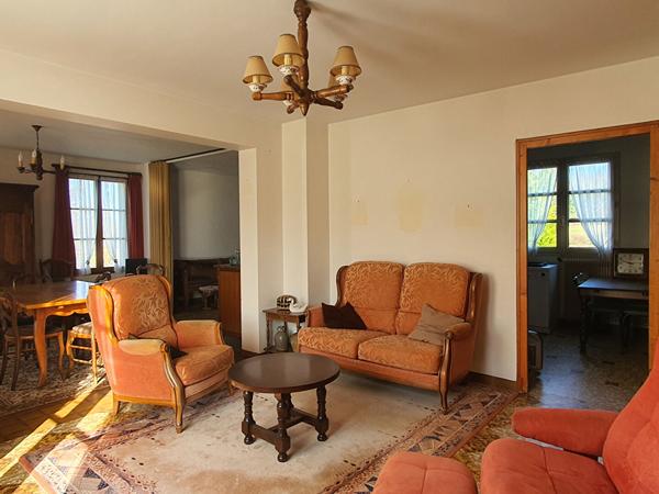 MAISON AVEC DÉPENDANCES À VENDRE À VILLENTROIS