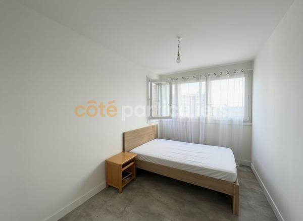 Vente
                Appartement77,9 m² - 5 Pièces -
                    VILLENEUVE SAINT GEORGES (94190)
