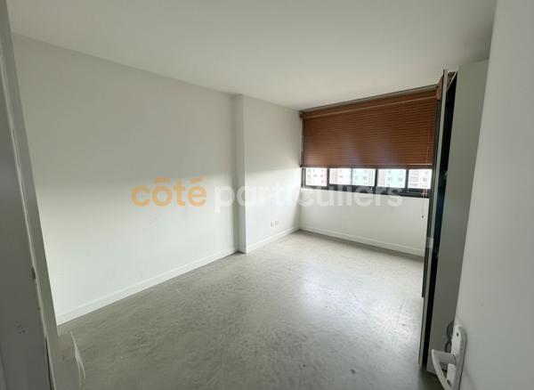 Vente
                Appartement77,9 m² - 5 Pièces -
                    VILLENEUVE SAINT GEORGES (94190)