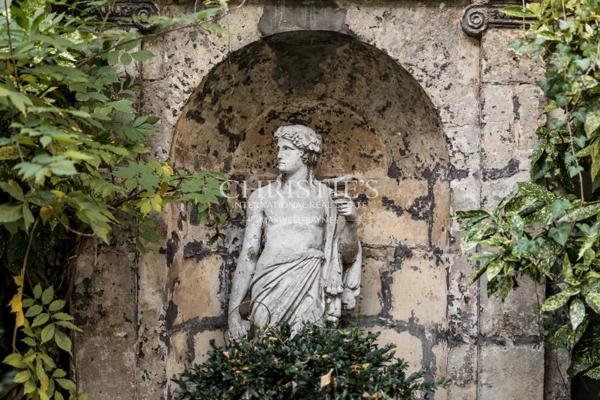 Saint-Seurin / Fondaudège – Appartement en pierre – Petite copropriété – Jardin privatif – 3/4 chambres – Climatisation intégrale – Cave aménageable
