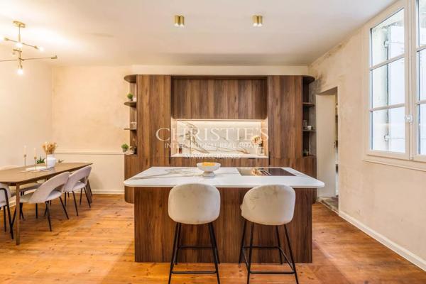 Saint-Seurin / Fondaudège – Appartement en pierre – Petite copropriété – Jardin privatif – 3/4 chambres – Climatisation intégrale – Cave aménageable