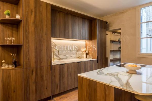 Saint-Seurin / Fondaudège – Appartement en pierre – Petite copropriété – Jardin privatif – 3/4 chambres – Climatisation intégrale – Cave aménageable