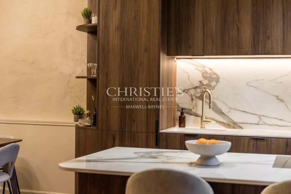 Saint-Seurin / Fondaudège – Appartement en pierre – Petite copropriété – Jardin privatif – 3/4 chambres – Climatisation intégrale – Cave aménageable