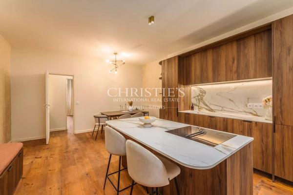 Saint-Seurin / Fondaudège – Appartement en pierre – Petite copropriété – Jardin privatif – 3/4 chambres – Climatisation intégrale – Cave aménageable