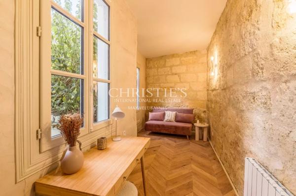 Saint-Seurin / Fondaudège – Appartement en pierre – Petite copropriété – Jardin privatif – 3/4 chambres – Climatisation intégrale – Cave aménageable