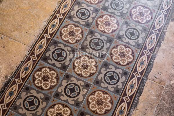 Saint-Seurin / Fondaudège – Appartement en pierre – Petite copropriété – Jardin privatif – 3/4 chambres – Climatisation intégrale – Cave aménageable