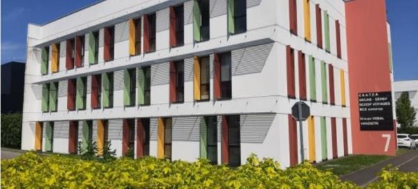 A LOUER PLATEAU DE 250M² EN RDC CHARTRES DE BRETAGNE