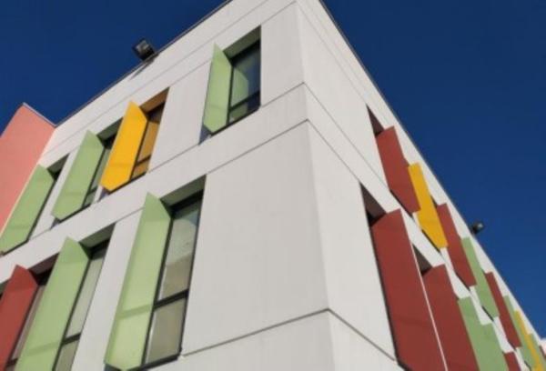 A LOUER PLATEAU DE 250M² EN RDC CHARTRES DE BRETAGNE