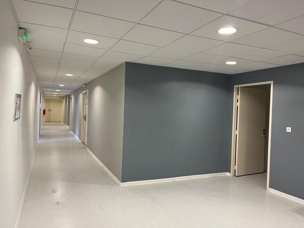 Bureaux de 276m2 avec stockage et parking - LAON