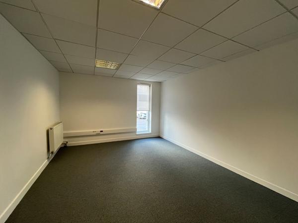 Bureaux de 276m2 avec stockage et parking - LAON