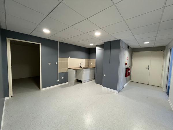 Bureaux de 276m2 avec stockage et parking - LAON