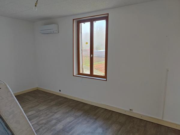 Maison de village indépendante avec grand jardin