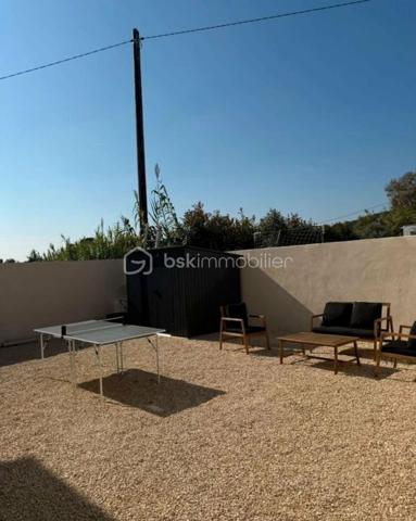 ✨ EXCLUSIVITÉ – VILLA D'ARCHITECTE D'EXCEPTION ✨

🏡 164.8 m² | 🌿 Terrain de 1 422 m² | 🌱 DPE A | 🏊 Piscine | 🌅 Rooftop

Découvrez cette superbe *maison d'architecte construite en 2020*, où chaque détail a été pensé avec des matériaux de qualité et des prestations haut de gamme.

Dès l'arrivée, vous serez séduit par son *portail et ses piliers en pierre de Masangis*, réalisés par *Rouillon*, ainsi que par son magnifique *enrochement en pierre de Jouvert*, offrant un cachet unique à la propriété. ✨

🏠 Rez-de-chaussée

🍽️ Séjour avec cuisine ouverte de *40 m²*, lumineux et convivial

🛋️ Salon de *24 m²*
🛏️ Deux chambres de *11 m²* et *13 m²*
💼 Bureau de *9 m²*
🛁 Salle de bain de *9 m²*

🌟 À l'étage

🛏️ Suite parentale de*19 m²**
👗 Dressing de*11 m²**
🚿 Salle de bain privative de*5 m²**
🌿 Magnifique *balcon de 30 m²* avec vue dégagée sur le jardin.

🌴 Des extérieurs pensés pour le bien-être

🏊 Piscine
💦 Jacuzzi
🌅 Rooftop avec *barbecue à gaz*, idéal pour recevoir famille et amis.
🌳 Terrain paysager de *1 422 m²* avec *arrosage automatique*.
🍹 Espace détente aménagé derrière le garage pour profiter pleinement des beaux jours.

⚡ Des équipements modernes

🚗 Garage ouvert pour*2 véhicules**
🔌 Borne de recharge pour véhicule électrique
☀️ Possibilité d'installer des *panneaux photovoltaïques* sur la toiture du garage pour optimiser encore davantage les performances énergétiques.

❤️ Les + de cette propriété

✅ Construction 2020
✅ DPE A
✅ Architecture contemporaine
✅ Matériaux nobles et finitions soignées
✅ Rooftop avec barbecue à gaz
✅ Piscine & Jacuzzi
✅ Terrain de 1 422 m²
✅ Borne de recharge électrique
✅ Prédisposition photovoltaïque
✅ Arrosage automatique

N'hésitez pas à me contacter pur avoir plus de photos.

💎 *Une villa rare sur le marché, alliant architecture contemporaine, confort, prestations premium et environnement privilégié. Un véritable coup de cœur à découvrir sans attendre !