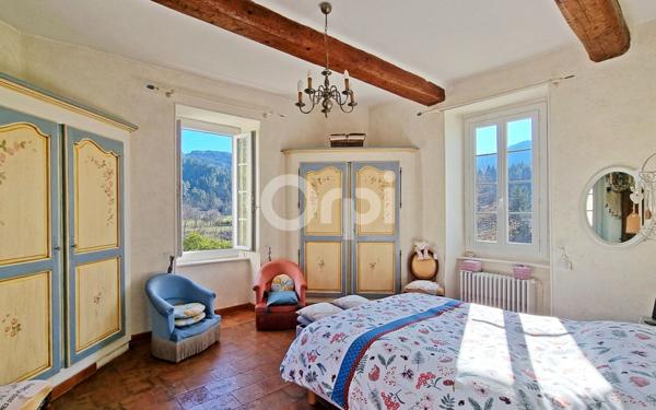 Maison à vendre    8 pièces •  Saint-Jean-du-Gard