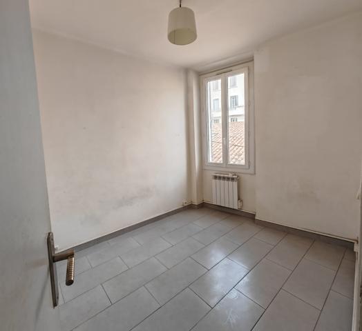 IMMEUBLE 200 M² 3T3 + 1T2 BONNE RENTABILITE