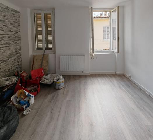 IMMEUBLE 200 M² 3T3 + 1T2 BONNE RENTABILITE