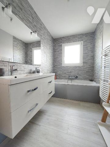 A VENDRE - MAISON - COSSE LE VIVIEN