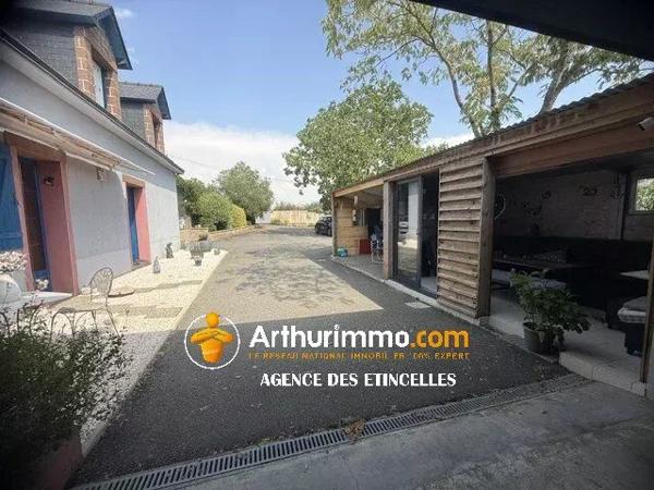 Vente                                                      Maison
                        
                     6 pièces                      154 m2                     à Martigné-Ferchaud