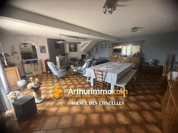 Vente                                                      Maison
                        
                     6 pièces                      154 m2                     à Martigné-Ferchaud