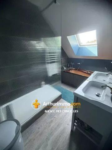 Vente                                                      Maison
                        
                     6 pièces                      154 m2                     à Martigné-Ferchaud
