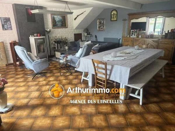 Vente                                                      Maison
                        
                     6 pièces                      154 m2                     à Martigné-Ferchaud
