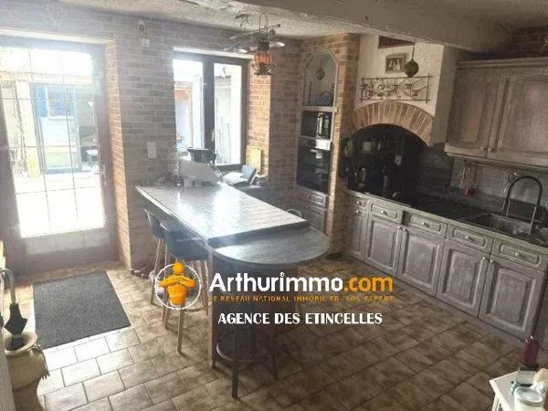Vente                                                      Maison
                        
                     6 pièces                      154 m2                     à Martigné-Ferchaud