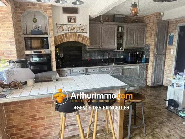 Vente                                                      Maison
                        
                     6 pièces                      154 m2                     à Martigné-Ferchaud