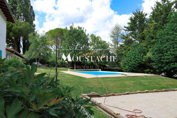 BELLE VILLA D'ARCHITECTE AVEC PISCINE - PLAGE ET COMMERCES A PIED -