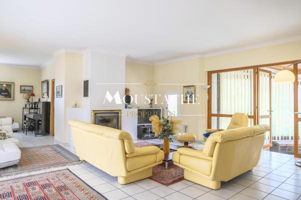 BELLE VILLA D'ARCHITECTE AVEC PISCINE - PLAGE ET COMMERCES A PIED -