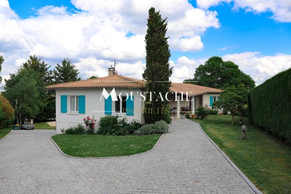 BELLE VILLA D'ARCHITECTE AVEC PISCINE - PLAGE ET COMMERCES A PIED -