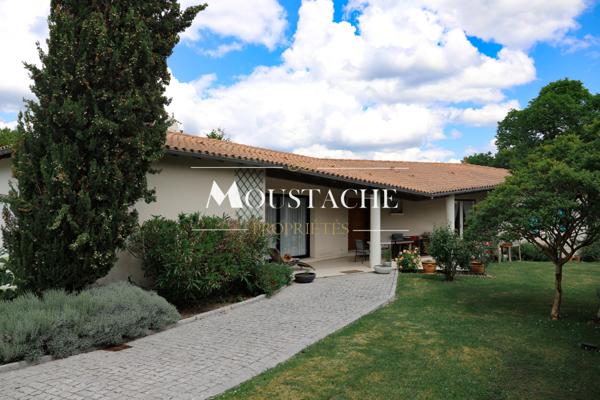 BELLE VILLA D'ARCHITECTE AVEC PISCINE - PLAGE ET COMMERCES A PIED -