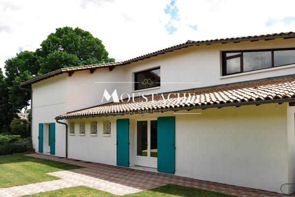 BELLE VILLA D'ARCHITECTE AVEC PISCINE - PLAGE ET COMMERCES A PIED -