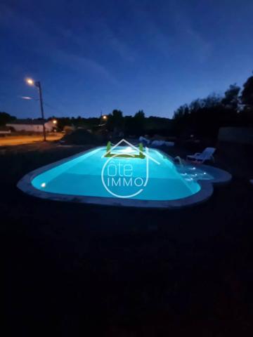 PINEUILH : Maison en pierre de 268 m² avec piscine, proche des commodités