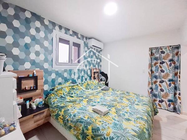 PINEUILH : Maison en pierre de 268 m² avec piscine, proche des commodités