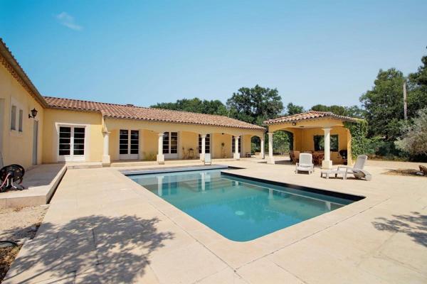 Villa Contemporaine L'Isle Sur La Sorgue 7 pièces 198 m² - 995 000 Euros -