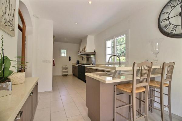 Villa Contemporaine L'Isle Sur La Sorgue 7 pièces 198 m² - 995 000 Euros -