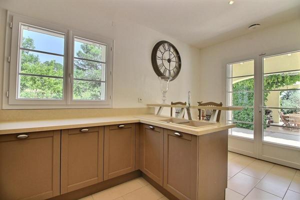 Villa Contemporaine L'Isle Sur La Sorgue 7 pièces 198 m² - 995 000 Euros -