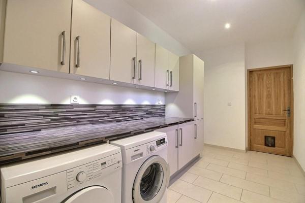 Villa Contemporaine L'Isle Sur La Sorgue 7 pièces 198 m² - 995 000 Euros -