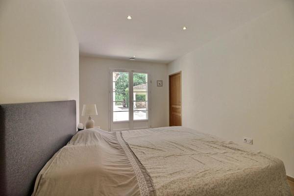 Villa Contemporaine L'Isle Sur La Sorgue 7 pièces 198 m² - 995 000 Euros -