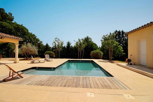 Villa Contemporaine L'Isle Sur La Sorgue 7 pièces 198 m² - 995 000 Euros -