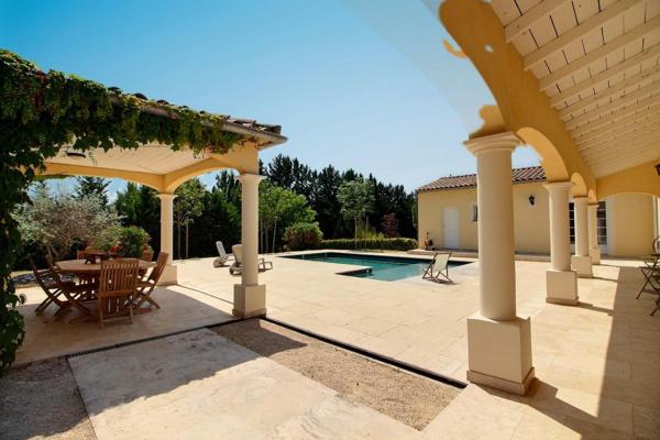 Villa Contemporaine L'Isle Sur La Sorgue 7 pièces 198 m² - 995 000 Euros -