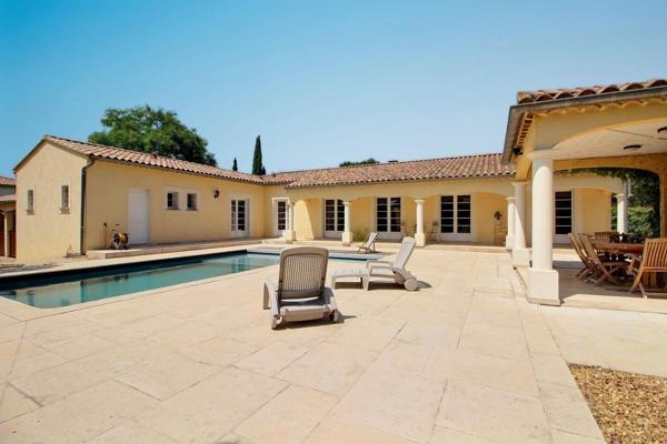 Villa Contemporaine L'Isle Sur La Sorgue 7 pièces 198 m² - 995 000 Euros -
