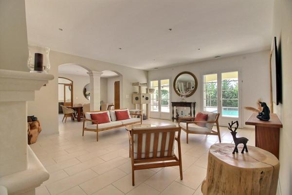 Villa Contemporaine L'Isle Sur La Sorgue 7 pièces 198 m² - 995 000 Euros -